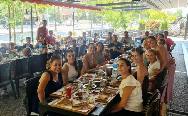 Almuerzo con el grupo en un restaurante local, Turquía | Guía Turístico