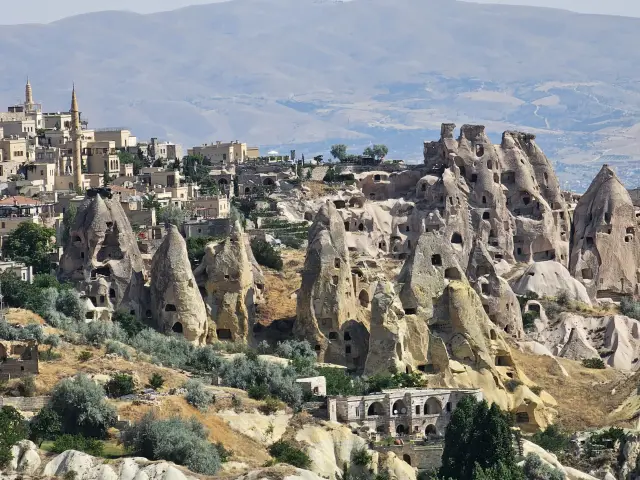 Casas excavadas en la roca en Uçhisar, Capadocia, Turquía | Guía Turístico