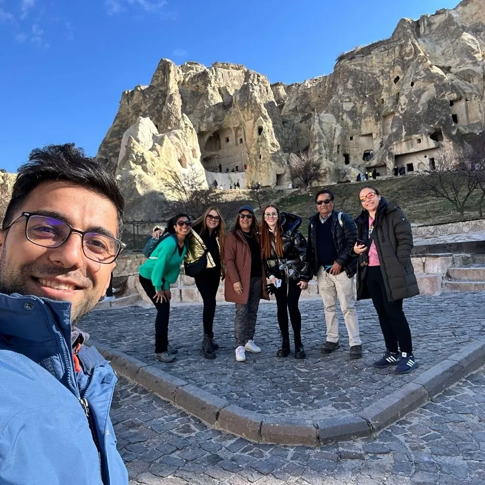 Con El Grupo En El Museo Al Aire De Goreme Guia Turistico Turquia