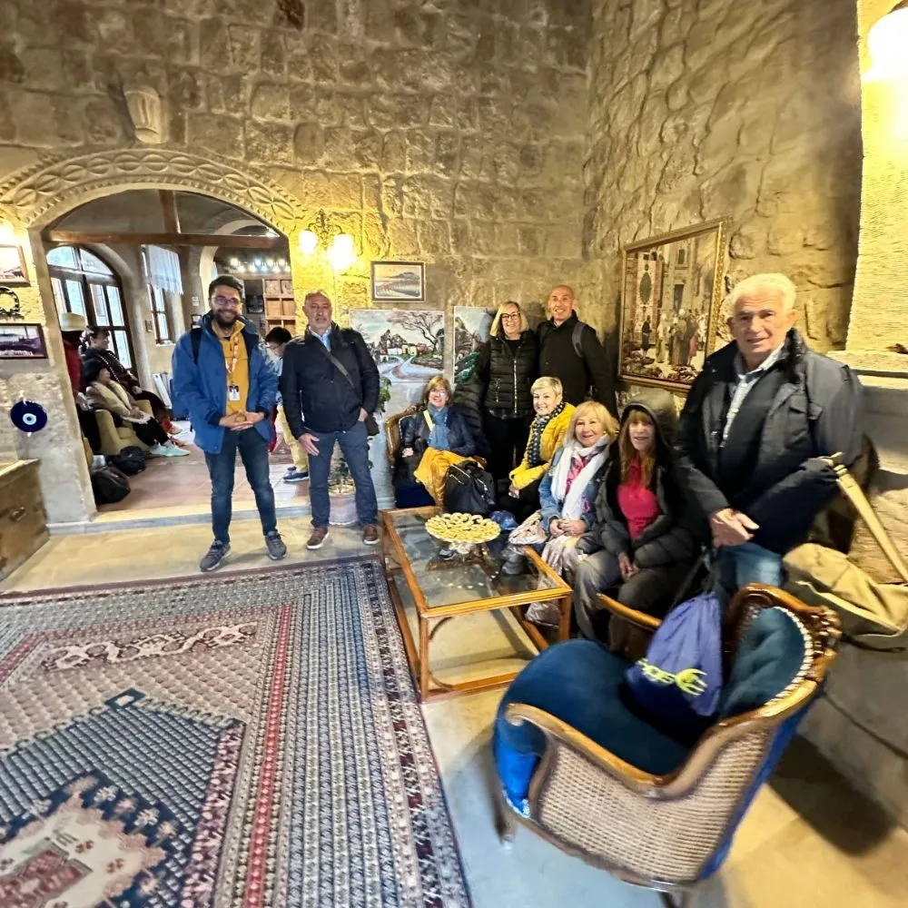 En El Lobby De Hotel Cueva Guia Turistico Turquia