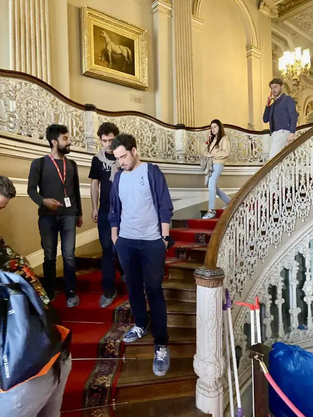 Escalera de cristal del palacio de Dolmabahçe con el grupo, Turquía | Guía Turístico