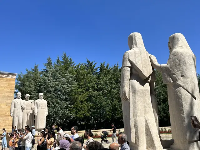 Estatuas de Anıtkabir, Ankara, Turquía | Guía Turístico