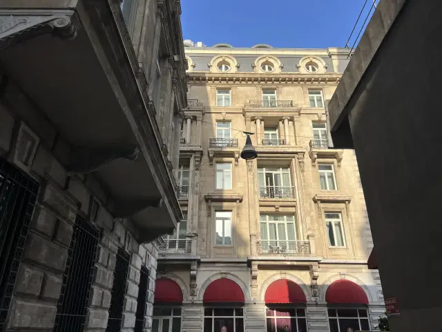Fachada del hotel Pera Palace en Estambul, Turquía | Guía Turístico