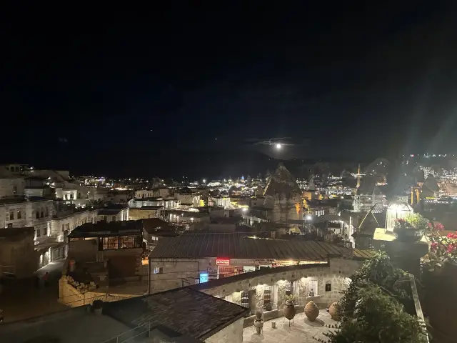 Göreme de noche con luna llena, Turquía | Guía Turístico