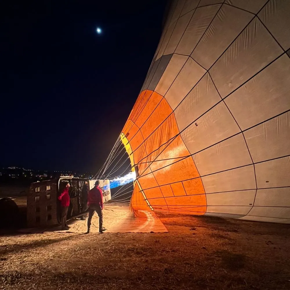Inflando El Globo En Capadocia, Capadocia, Turquía | Guía Turístico
