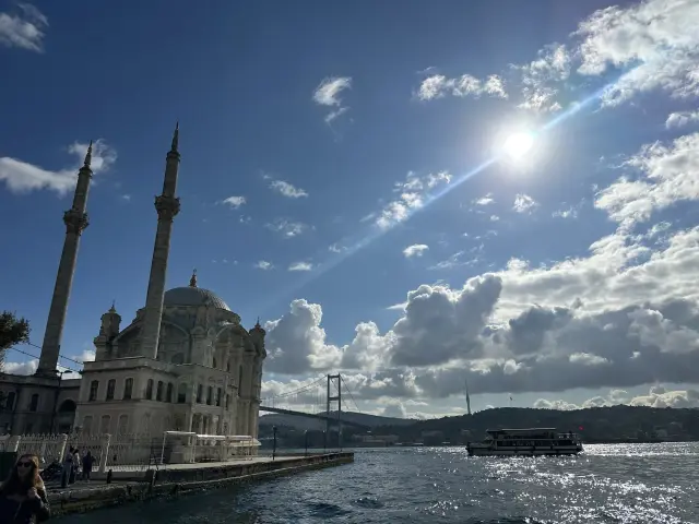 Mezquita de Ortaköy y puente del Bósforo, Turquía | Guía Turístico
