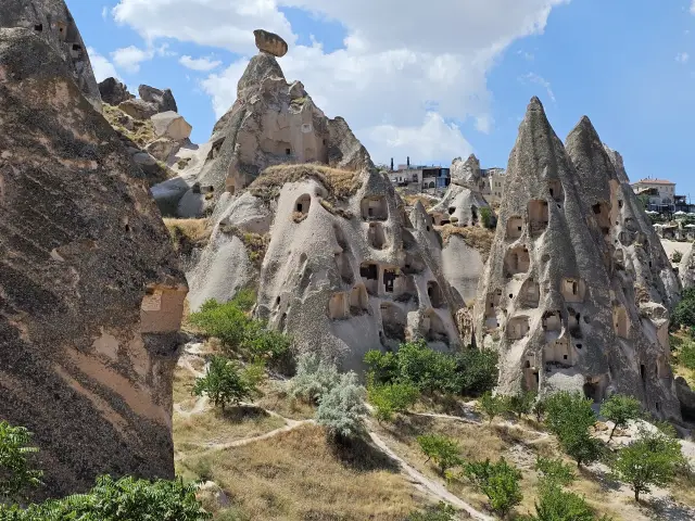 Panorámica de Göreme y sus valles en Capadocia, Turquía | Guía Turístico