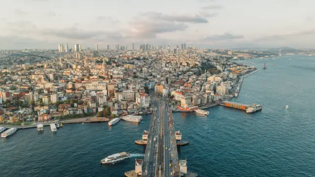 Puente Galatade Del Cielo Bosforo Cuerno De Oro en Turquía | Guía Turístico