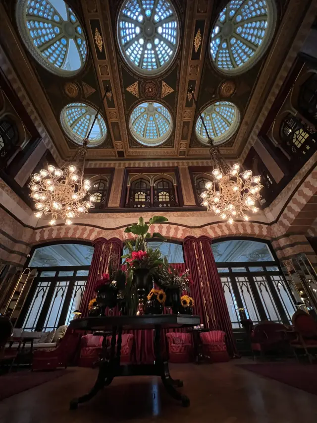Salón de té del Pera Palace con sus cúpulas, Turquía | Guía Turístico