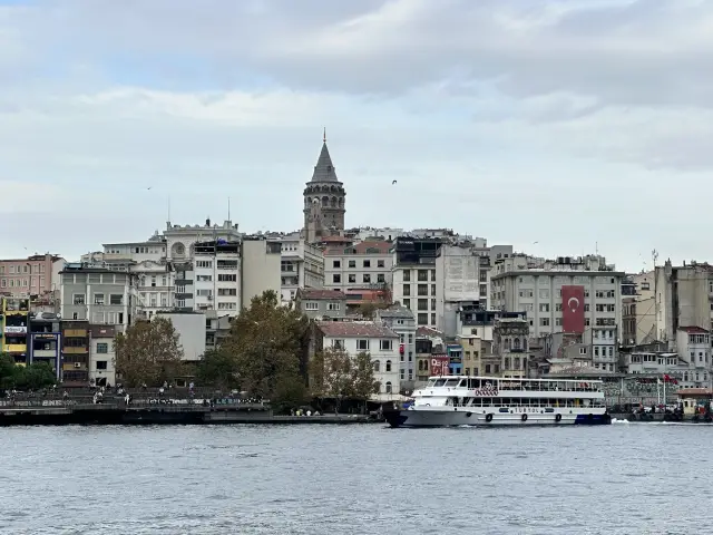 Torre de Gálata desde el Cuerno de Oro, Turquía | Guía Turístico