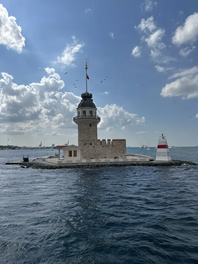 Torre de la Doncella desde el barco, Bósforo, Turquía | Guía Turístico